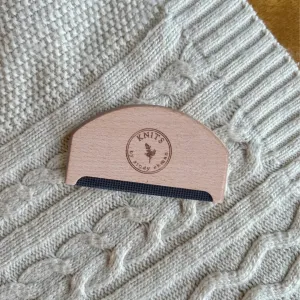 Lint remover comb